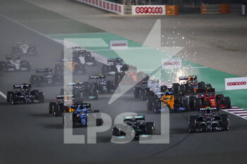 2021-11-21 - Start of the race, 44 HAMILTON Lewis (gbr), Mercedes AMG F1 GP W12 E Performance, 10 GASLY Pierre (fra), Scuderia AlphaTauri Honda AT02, action during the Formula 1 Ooredoo Qatar Grand Prix 2021, 20th round of the 2021 FIA Formula One World Championship from November 19 to 21, 2021 on the Losail International Circuit, in Lusail, Qatar - FORMULA 1 OOREDOO QATAR GRAND PRIX 2021, 20TH ROUND OF THE 2021 FIA FORMULA ONE WORLD CHAMPIONSHIP - FORMULA 1 - MOTORS