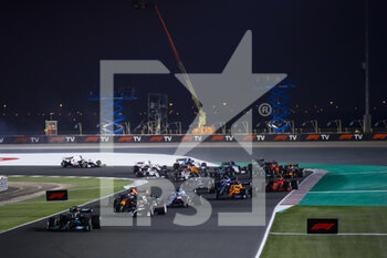2021-11-21 - Start of the race, 44 HAMILTON Lewis (gbr), Mercedes AMG F1 GP W12 E Performance, action during the Formula 1 Ooredoo Qatar Grand Prix 2021, 20th round of the 2021 FIA Formula One World Championship from November 19 to 21, 2021 on the Losail International Circuit, in Lusail, Qatar - FORMULA 1 OOREDOO QATAR GRAND PRIX 2021, 20TH ROUND OF THE 2021 FIA FORMULA ONE WORLD CHAMPIONSHIP - FORMULA 1 - MOTORS