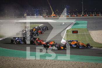 2021-11-21 - 04 NORRIS Lando (gbr), McLaren MCL35M, action 33 VERSTAPPEN Max (nld), Red Bull Racing Honda RB16B, action start of the race, depart, during the Formula 1 Ooredoo Qatar Grand Prix 2021, 20th round of the 2021 FIA Formula One World Championship from November 19 to 21, 2021 on the Losail International Circuit, in Lusail, Qatar - FORMULA 1 OOREDOO QATAR GRAND PRIX 2021, 20TH ROUND OF THE 2021 FIA FORMULA ONE WORLD CHAMPIONSHIP - FORMULA 1 - MOTORS