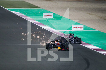2021-11-21 - 33 VERSTAPPEN Max (nld), Red Bull Racing Honda RB16B, 10 GASLY Pierre (fra), Scuderia AlphaTauri Honda AT02, action during the Formula 1 Ooredoo Qatar Grand Prix 2021, 20th round of the 2021 FIA Formula One World Championship from November 19 to 21, 2021 on the Losail International Circuit, in Lusail, Qatar - FORMULA 1 OOREDOO QATAR GRAND PRIX 2021, 20TH ROUND OF THE 2021 FIA FORMULA ONE WORLD CHAMPIONSHIP - FORMULA 1 - MOTORS
