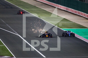 2021-11-21 - 11 PEREZ Sergio (mex), Red Bull Racing Honda RB16B, 31 OCON Esteban (fra), Alpine F1 A521, action during the Formula 1 Ooredoo Qatar Grand Prix 2021, 20th round of the 2021 FIA Formula One World Championship from November 19 to 21, 2021 on the Losail International Circuit, in Lusail, Qatar - FORMULA 1 OOREDOO QATAR GRAND PRIX 2021, 20TH ROUND OF THE 2021 FIA FORMULA ONE WORLD CHAMPIONSHIP - FORMULA 1 - MOTORS
