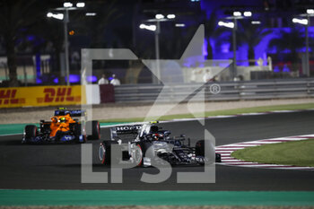 2021-11-21 - 10 GASLY Pierre (fra), Scuderia AlphaTauri Honda AT02, action 04 NORRIS Lando (gbr), McLaren MCL35M, action during the Formula 1 Ooredoo Qatar Grand Prix 2021, 20th round of the 2021 FIA Formula One World Championship from November 19 to 21, 2021 on the Losail International Circuit, in Lusail, Qatar - FORMULA 1 OOREDOO QATAR GRAND PRIX 2021, 20TH ROUND OF THE 2021 FIA FORMULA ONE WORLD CHAMPIONSHIP - FORMULA 1 - MOTORS