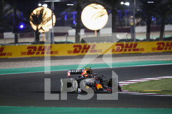 2021-11-21 - 11 PEREZ Sergio (mex), Red Bull Racing Honda RB16B, action during the Formula 1 Ooredoo Qatar Grand Prix 2021, 20th round of the 2021 FIA Formula One World Championship from November 19 to 21, 2021 on the Losail International Circuit, in Lusail, Qatar - FORMULA 1 OOREDOO QATAR GRAND PRIX 2021, 20TH ROUND OF THE 2021 FIA FORMULA ONE WORLD CHAMPIONSHIP - FORMULA 1 - MOTORS