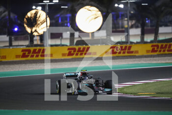2021-11-21 - 77 BOTTAS Valtteri (fin), Mercedes AMG F1 GP W12 E Performance, action during the Formula 1 Ooredoo Qatar Grand Prix 2021, 20th round of the 2021 FIA Formula One World Championship from November 19 to 21, 2021 on the Losail International Circuit, in Lusail, Qatar - FORMULA 1 OOREDOO QATAR GRAND PRIX 2021, 20TH ROUND OF THE 2021 FIA FORMULA ONE WORLD CHAMPIONSHIP - FORMULA 1 - MOTORS