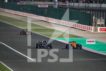 2021-11-21 - 10 GASLY Pierre (fra), Scuderia AlphaTauri Honda AT02, 04 NORRIS Lando (gbr), McLaren MCL35M, action during the Formula 1 Ooredoo Qatar Grand Prix 2021, 20th round of the 2021 FIA Formula One World Championship from November 19 to 21, 2021 on the Losail International Circuit, in Lusail, Qatar - FORMULA 1 OOREDOO QATAR GRAND PRIX 2021, 20TH ROUND OF THE 2021 FIA FORMULA ONE WORLD CHAMPIONSHIP - FORMULA 1 - MOTORS