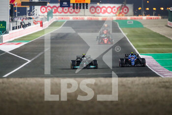 2021-11-21 - 77 BOTTAS Valtteri (fin), Mercedes AMG F1 GP W12 E Performance, 31 OCON Esteban (fra), Alpine F1 A521, action during the Formula 1 Ooredoo Qatar Grand Prix 2021, 20th round of the 2021 FIA Formula One World Championship from November 19 to 21, 2021 on the Losail International Circuit, in Lusail, Qatar - FORMULA 1 OOREDOO QATAR GRAND PRIX 2021, 20TH ROUND OF THE 2021 FIA FORMULA ONE WORLD CHAMPIONSHIP - FORMULA 1 - MOTORS