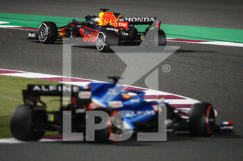 2021-11-21 - 33 VERSTAPPEN Max (nld), Red Bull Racing Honda RB16B, action 14 ALONSO Fernando (spa), Alpine F1 A521, action during the Formula 1 Ooredoo Qatar Grand Prix 2021, 20th round of the 2021 FIA Formula One World Championship from November 19 to 21, 2021 on the Losail International Circuit, in Lusail, Qatar - FORMULA 1 OOREDOO QATAR GRAND PRIX 2021, 20TH ROUND OF THE 2021 FIA FORMULA ONE WORLD CHAMPIONSHIP - FORMULA 1 - MOTORS