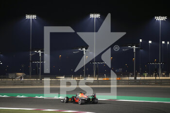 2021-11-21 - 33 VERSTAPPEN Max (nld), Red Bull Racing Honda RB16B, action during the Formula 1 Ooredoo Qatar Grand Prix 2021, 20th round of the 2021 FIA Formula One World Championship from November 19 to 21, 2021 on the Losail International Circuit, in Lusail, Qatar - FORMULA 1 OOREDOO QATAR GRAND PRIX 2021, 20TH ROUND OF THE 2021 FIA FORMULA ONE WORLD CHAMPIONSHIP - FORMULA 1 - MOTORS