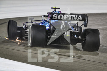 2021-11-21 - 06 LATIFI Nicholas (can), Williams Racing F1 FW43B, puncture during the Formula 1 Ooredoo Qatar Grand Prix 2021, 20th round of the 2021 FIA Formula One World Championship from November 19 to 21, 2021 on the Losail International Circuit, in Lusail, Qatar - FORMULA 1 OOREDOO QATAR GRAND PRIX 2021, 20TH ROUND OF THE 2021 FIA FORMULA ONE WORLD CHAMPIONSHIP - FORMULA 1 - MOTORS
