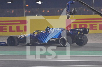 2021-11-21 - LATIFI Nicholas (can), Williams Racing F1 FW43B, action puncture during the Formula 1 Ooredoo Qatar Grand Prix 2021, 20th round of the 2021 FIA Formula One World Championship from November 19 to 21, 2021 on the Losail International Circuit, in Lusail, Qatar - FORMULA 1 OOREDOO QATAR GRAND PRIX 2021, 20TH ROUND OF THE 2021 FIA FORMULA ONE WORLD CHAMPIONSHIP - FORMULA 1 - MOTORS