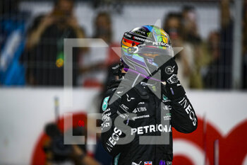 2021-11-21 - HAMILTON Lewis (gbr), Mercedes AMG F1 GP W12 E Performance celebrates his win during the Formula 1 Ooredoo Qatar Grand Prix 2021, 20th round of the 2021 FIA Formula One World Championship from November 19 to 21, 2021 on the Losail International Circuit, in Lusail, Qatar - FORMULA 1 OOREDOO QATAR GRAND PRIX 2021, 20TH ROUND OF THE 2021 FIA FORMULA ONE WORLD CHAMPIONSHIP - FORMULA 1 - MOTORS