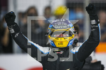 2021-11-21 - ALONSO Fernando (spa), Alpine F1 A521 celebrates his P3 during the Formula 1 Ooredoo Qatar Grand Prix 2021, 20th round of the 2021 FIA Formula One World Championship from November 19 to 21, 2021 on the Losail International Circuit, in Lusail, Qatar - FORMULA 1 OOREDOO QATAR GRAND PRIX 2021, 20TH ROUND OF THE 2021 FIA FORMULA ONE WORLD CHAMPIONSHIP - FORMULA 1 - MOTORS