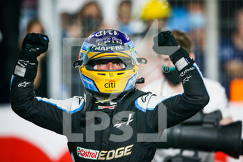 2021-11-21 - ALONSO Fernando (spa), Alpine F1 A521, portrait celebrating podium during the Formula 1 Ooredoo Qatar Grand Prix 2021, 20th round of the 2021 FIA Formula One World Championship from November 19 to 21, 2021 on the Losail International Circuit, in Lusail, Qatar - FORMULA 1 OOREDOO QATAR GRAND PRIX 2021, 20TH ROUND OF THE 2021 FIA FORMULA ONE WORLD CHAMPIONSHIP - FORMULA 1 - MOTORS