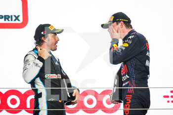 2021-11-21 - ALONSO Fernando (spa), Alpine F1 A521, VERSTAPPEN Max (ned), Red Bull Racing Honda RB16B, portrait podium during the Formula 1 Ooredoo Qatar Grand Prix 2021, 20th round of the 2021 FIA Formula One World Championship from November 19 to 21, 2021 on the Losail International Circuit, in Lusail, Qatar - FORMULA 1 OOREDOO QATAR GRAND PRIX 2021, 20TH ROUND OF THE 2021 FIA FORMULA ONE WORLD CHAMPIONSHIP - FORMULA 1 - MOTORS