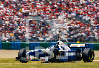 2021-11-28 - 05 Hill Damon (gbr), Rothmans Williams Renault, WIlliams-Renault FW18, action during the 1996 French Grand Prix, 9th round of the 1996 Formula One World Championship on the Circuit de Nevers Magny-Cours from June 28 to 30, 1996 in Nevers, France - FRANK WILLIAMS FROM 1942 TO 2021 - FORMULA 1 - MOTORS