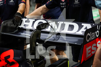 2021-12-02 - Red Bull Racing Honda RB16B, mechanical detail of rear wing during the Formula 1 stc Saudi Arabian Grand Prix 2021, 21th round of the 2021 FIA Formula One World Championship from December 3 to 5, 2021 on the Jeddah Corniche Circuit, in Jeddah, Saudi Arabia - FORMULA 1 STC SAUDI ARABIAN GRAND PRIX 2021, 21TH ROUND OF THE 2021 FIA FORMULA ONE WORLD CHAMPIONSHIP - FORMULA 1 - MOTORS
