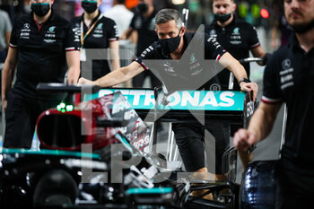 2021-12-02 - Mercedes AMG F1 GP W12 E Performance, mechanical detail of rear wing during the Formula 1 stc Saudi Arabian Grand Prix 2021, 21th round of the 2021 FIA Formula One World Championship from December 3 to 5, 2021 on the Jeddah Corniche Circuit, in Jeddah, Saudi Arabia - FORMULA 1 STC SAUDI ARABIAN GRAND PRIX 2021, 21TH ROUND OF THE 2021 FIA FORMULA ONE WORLD CHAMPIONSHIP - FORMULA 1 - MOTORS