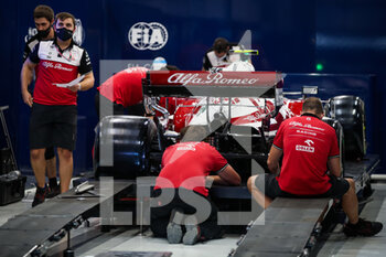 2021-12-02 - Alfa Romeo Racing ORLEN Team, ambiance scrutineering, verifications techniques, during the Formula 1 stc Saudi Arabian Grand Prix 2021, 21th round of the 2021 FIA Formula One World Championship from December 3 to 5, 2021 on the Jeddah Corniche Circuit, in Jeddah, Saudi Arabia - FORMULA 1 STC SAUDI ARABIAN GRAND PRIX 2021, 21TH ROUND OF THE 2021 FIA FORMULA ONE WORLD CHAMPIONSHIP - FORMULA 1 - MOTORS