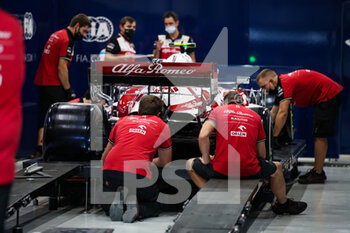 2021-12-02 - Alfa Romeo Racing ORLEN Team, ambiance scrutineering, verifications techniques, during the Formula 1 stc Saudi Arabian Grand Prix 2021, 21th round of the 2021 FIA Formula One World Championship from December 3 to 5, 2021 on the Jeddah Corniche Circuit, in Jeddah, Saudi Arabia - FORMULA 1 STC SAUDI ARABIAN GRAND PRIX 2021, 21TH ROUND OF THE 2021 FIA FORMULA ONE WORLD CHAMPIONSHIP - FORMULA 1 - MOTORS