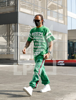 2021-12-03 - HAMILTON Lewis (gbr), Mercedes AMG F1 GP W12 E Performance, portrait during the Formula 1 stc Saudi Arabian Grand Prix 2021, 21th round of the 2021 FIA Formula One World Championship from December 3 to 5, 2021 on the Jeddah Corniche Circuit, in Jeddah, Saudi Arabia - FORMULA 1 STC SAUDI ARABIAN GRAND PRIX 2021, 21TH ROUND OF THE 2021 FIA FORMULA ONE WORLD CHAMPIONSHIP - FORMULA 1 - MOTORS