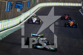 2021-12-03 - 77 BOTTAS Valtteri (fin), Mercedes AMG F1 GP W12 E Performance, action during the Formula 1 stc Saudi Arabian Grand Prix 2021, 21th round of the 2021 FIA Formula One World Championship from December 3 to 5, 2021 on the Jeddah Corniche Circuit, in Jeddah, Saudi Arabia - FORMULA 1 STC SAUDI ARABIAN GRAND PRIX 2021, 21TH ROUND OF THE 2021 FIA FORMULA ONE WORLD CHAMPIONSHIP - FORMULA 1 - MOTORS