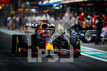 2021-12-03 - 33 VERSTAPPEN Max (nld), Red Bull Racing Honda RB16B, action during the Formula 1 stc Saudi Arabian Grand Prix 2021, 21th round of the 2021 FIA Formula One World Championship from December 3 to 5, 2021 on the Jeddah Corniche Circuit, in Jeddah, Saudi Arabia - FORMULA 1 STC SAUDI ARABIAN GRAND PRIX 2021, 21TH ROUND OF THE 2021 FIA FORMULA ONE WORLD CHAMPIONSHIP - FORMULA 1 - MOTORS