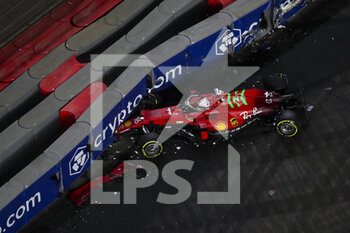 2021-12-03 - 16 LECLERC Charles (mco), Scuderia Ferrari SF21, crash, accident, during the Formula 1 stc Saudi Arabian Grand Prix 2021, 21th round of the 2021 FIA Formula One World Championship from December 3 to 5, 2021 on the Jeddah Corniche Circuit, in Jeddah, Saudi Arabia - FORMULA 1 STC SAUDI ARABIAN GRAND PRIX 2021, 21TH ROUND OF THE 2021 FIA FORMULA ONE WORLD CHAMPIONSHIP - FORMULA 1 - MOTORS