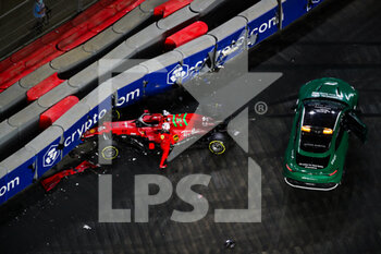 2021-12-03 - 16 LECLERC Charles (mco), Scuderia Ferrari SF21, action crash, accident, during the Formula 1 stc Saudi Arabian Grand Prix 2021, 21th round of the 2021 FIA Formula One World Championship from December 3 to 5, 2021 on the Jeddah Corniche Circuit, in Jeddah, Saudi Arabia - FORMULA 1 STC SAUDI ARABIAN GRAND PRIX 2021, 21TH ROUND OF THE 2021 FIA FORMULA ONE WORLD CHAMPIONSHIP - FORMULA 1 - MOTORS