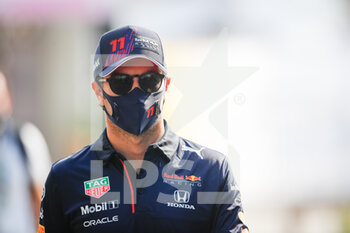 2021-12-04 - PEREZ Sergio (mex), Red Bull Racing Honda RB16B, portrait during the Formula 1 stc Saudi Arabian Grand Prix 2021, 21th round of the 2021 FIA Formula One World Championship from December 3 to 5, 2021 on the Jeddah Corniche Circuit, in Jeddah, Saudi Arabia - FORMULA 1 STC SAUDI ARABIAN GRAND PRIX 2021, 21TH ROUND OF THE 2021 FIA FORMULA ONE WORLD CHAMPIONSHIP - FORMULA 1 - MOTORS