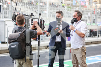 2021-12-04 - SENECAL Thomas (fr), chief editor Canal+, MONTAGNY Franck (fra), TV presenter commentateur Canal+, portrait during the Formula 1 stc Saudi Arabian Grand Prix 2021, 21th round of the 2021 FIA Formula One World Championship from December 3 to 5, 2021 on the Jeddah Corniche Circuit, in Jeddah, Saudi Arabia - FORMULA 1 STC SAUDI ARABIAN GRAND PRIX 2021, 21TH ROUND OF THE 2021 FIA FORMULA ONE WORLD CHAMPIONSHIP - FORMULA 1 - MOTORS