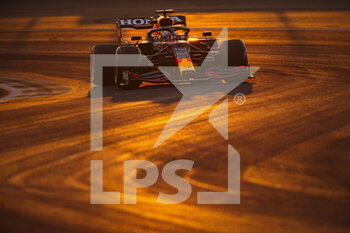 2021-12-04 - 33 VERSTAPPEN Max (nld), Red Bull Racing Honda RB16B, action during the Formula 1 stc Saudi Arabian Grand Prix 2021, 21th round of the 2021 FIA Formula One World Championship from December 3 to 5, 2021 on the Jeddah Corniche Circuit, in Jeddah, Saudi Arabia - FORMULA 1 STC SAUDI ARABIAN GRAND PRIX 2021, 21TH ROUND OF THE 2021 FIA FORMULA ONE WORLD CHAMPIONSHIP - FORMULA 1 - MOTORS
