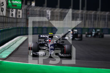 2021-12-04 - 10 GASLY Pierre (fra), Scuderia AlphaTauri Honda AT02, action during the Formula 1 stc Saudi Arabian Grand Prix 2021, 21th round of the 2021 FIA Formula One World Championship from December 3 to 5, 2021 on the Jeddah Corniche Circuit, in Jeddah, Saudi Arabia - FORMULA 1 STC SAUDI ARABIAN GRAND PRIX 2021, 21TH ROUND OF THE 2021 FIA FORMULA ONE WORLD CHAMPIONSHIP - FORMULA 1 - MOTORS