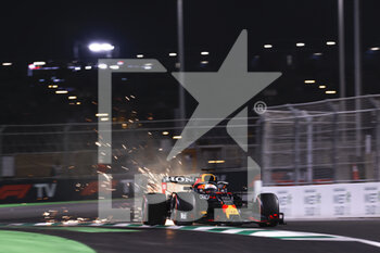 2021-12-04 - VERSTAPPEN Max (ned), Red Bull Racing Honda RB16B, action during the Formula 1 stc Saudi Arabian Grand Prix 2021, 21th round of the 2021 FIA Formula One World Championship from December 3 to 5, 2021 on the Jeddah Corniche Circuit, in Jeddah, Saudi Arabia - FORMULA 1 STC SAUDI ARABIAN GRAND PRIX 2021, 21TH ROUND OF THE 2021 FIA FORMULA ONE WORLD CHAMPIONSHIP - FORMULA 1 - MOTORS