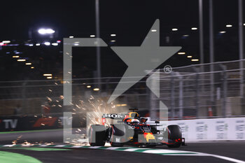 2021-12-04 - VERSTAPPEN Max (ned), Red Bull Racing Honda RB16B, action during the Formula 1 stc Saudi Arabian Grand Prix 2021, 21th round of the 2021 FIA Formula One World Championship from December 3 to 5, 2021 on the Jeddah Corniche Circuit, in Jeddah, Saudi Arabia - FORMULA 1 STC SAUDI ARABIAN GRAND PRIX 2021, 21TH ROUND OF THE 2021 FIA FORMULA ONE WORLD CHAMPIONSHIP - FORMULA 1 - MOTORS
