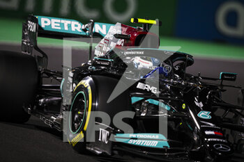 2021-12-04 - 77 BOTTAS Valtteri (fin), Mercedes AMG F1 GP W12 E Performance, action during the Formula 1 stc Saudi Arabian Grand Prix 2021, 21th round of the 2021 FIA Formula One World Championship from December 3 to 5, 2021 on the Jeddah Corniche Circuit, in Jeddah, Saudi Arabia - FORMULA 1 STC SAUDI ARABIAN GRAND PRIX 2021, 21TH ROUND OF THE 2021 FIA FORMULA ONE WORLD CHAMPIONSHIP - FORMULA 1 - MOTORS