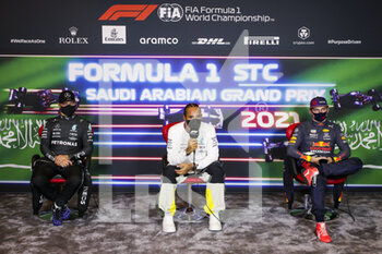 2021-12-04 - BOTTAS Valtteri (fin), Mercedes AMG F1 GP W12 E Performance, HAMILTON Lewis (gbr), Mercedes AMG F1 GP W12 E Performance, VERSTAPPEN Max (ned), Red Bull Racing Honda RB16B, portrait, press conference during the Formula 1 stc Saudi Arabian Grand Prix 2021, 21th round of the 2021 FIA Formula One World Championship from December 3 to 5, 2021 on the Jeddah Corniche Circuit, in Jeddah, Saudi Arabia - FORMULA 1 STC SAUDI ARABIAN GRAND PRIX 2021, 21TH ROUND OF THE 2021 FIA FORMULA ONE WORLD CHAMPIONSHIP - FORMULA 1 - MOTORS