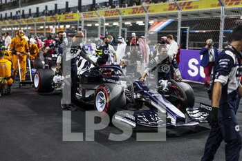 2021-12-05 - 10 GASLY Pierre (fra), Scuderia AlphaTauri Honda AT02, action during the Formula 1 stc Saudi Arabian Grand Prix 2021, 21th round of the 2021 FIA Formula One World Championship from December 3 to 5, 2021 on the Jeddah Corniche Circuit, in Jeddah, Saudi Arabia - FORMULA 1 STC SAUDI ARABIAN GRAND PRIX 2021, 21TH ROUND OF THE 2021 FIA FORMULA ONE WORLD CHAMPIONSHIP - FORMULA 1 - MOTORS