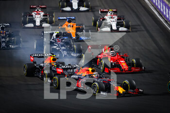 2021-12-05 - start of the race, depart, 33 VERSTAPPEN Max (nld), Red Bull Racing Honda RB16B, action during the Formula 1 stc Saudi Arabian Grand Prix 2021, 21th round of the 2021 FIA Formula One World Championship from December 3 to 5, 2021 on the Jeddah Corniche Circuit, in Jeddah, Saudi Arabia - FORMULA 1 STC SAUDI ARABIAN GRAND PRIX 2021, 21TH ROUND OF THE 2021 FIA FORMULA ONE WORLD CHAMPIONSHIP - FORMULA 1 - MOTORS