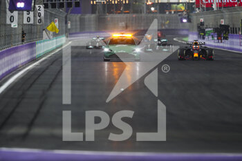 2021-12-05 - Safety car, 33 VERSTAPPEN Max (nld), Red Bull Racing Honda RB16B, action during the Formula 1 stc Saudi Arabian Grand Prix 2021, 21th round of the 2021 FIA Formula One World Championship from December 3 to 5, 2021 on the Jeddah Corniche Circuit, in Jeddah, Saudi Arabia - FORMULA 1 STC SAUDI ARABIAN GRAND PRIX 2021, 21TH ROUND OF THE 2021 FIA FORMULA ONE WORLD CHAMPIONSHIP - FORMULA 1 - MOTORS