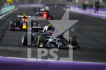 2021-12-05 - 10 GASLY Pierre (fra), Scuderia AlphaTauri Honda AT02, 11 PEREZ Sergio (mex), Red Bull Racing Honda RB16B, action during the Formula 1 stc Saudi Arabian Grand Prix 2021, 21th round of the 2021 FIA Formula One World Championship from December 3 to 5, 2021 on the Jeddah Corniche Circuit, in Jeddah, Saudi Arabia - FORMULA 1 STC SAUDI ARABIAN GRAND PRIX 2021, 21TH ROUND OF THE 2021 FIA FORMULA ONE WORLD CHAMPIONSHIP - FORMULA 1 - MOTORS