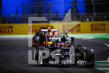 2021-12-05 - 10 GASLY Pierre (fra), Scuderia AlphaTauri Honda AT02, action during the Formula 1 stc Saudi Arabian Grand Prix 2021, 21th round of the 2021 FIA Formula One World Championship from December 3 to 5, 2021 on the Jeddah Corniche Circuit, in Jeddah, Saudi Arabia - FORMULA 1 STC SAUDI ARABIAN GRAND PRIX 2021, 21TH ROUND OF THE 2021 FIA FORMULA ONE WORLD CHAMPIONSHIP - FORMULA 1 - MOTORS