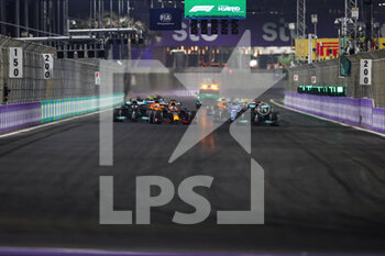 2021-12-05 - Restart of the race: HAMILTON Lewis (gbr), Mercedes AMG F1 GP W12 E Performance, VERSTAPPEN Max (ned), Red Bull Racing Honda RB16B, OCON Esteban (fra), Alpine F1 A521, action during the Formula 1 stc Saudi Arabian Grand Prix 2021, 21th round of the 2021 FIA Formula One World Championship from December 3 to 5, 2021 on the Jeddah Corniche Circuit, in Jeddah, Saudi Arabia - FORMULA 1 STC SAUDI ARABIAN GRAND PRIX 2021, 21TH ROUND OF THE 2021 FIA FORMULA ONE WORLD CHAMPIONSHIP - FORMULA 1 - MOTORS