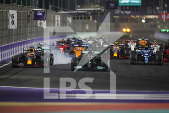 2021-12-05 - Second start, 33 VERSTAPPEN Max (nld), Red Bull Racing Honda RB16B, 44 HAMILTON Lewis (gbr), Mercedes AMG F1 GP W12 E Performance, action during the Formula 1 stc Saudi Arabian Grand Prix 2021, 21th round of the 2021 FIA Formula One World Championship from December 3 to 5, 2021 on the Jeddah Corniche Circuit, in Jeddah, Saudi Arabia - FORMULA 1 STC SAUDI ARABIAN GRAND PRIX 2021, 21TH ROUND OF THE 2021 FIA FORMULA ONE WORLD CHAMPIONSHIP - FORMULA 1 - MOTORS