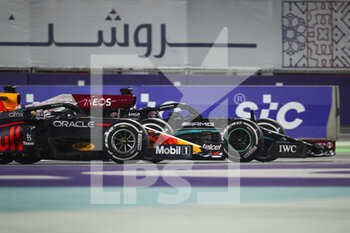 2021-12-05 - 33 VERSTAPPEN Max (nld), Red Bull Racing Honda RB16B, 44 HAMILTON Lewis (gbr), Mercedes AMG F1 GP W12 E Performance, action during the Formula 1 stc Saudi Arabian Grand Prix 2021, 21th round of the 2021 FIA Formula One World Championship from December 3 to 5, 2021 on the Jeddah Corniche Circuit, in Jeddah, Saudi Arabia - FORMULA 1 STC SAUDI ARABIAN GRAND PRIX 2021, 21TH ROUND OF THE 2021 FIA FORMULA ONE WORLD CHAMPIONSHIP - FORMULA 1 - MOTORS