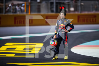 2021-12-05 - PEREZ Sergio (mex), Red Bull Racing Honda RB16B, portrait during the Formula 1 stc Saudi Arabian Grand Prix 2021, 21th round of the 2021 FIA Formula One World Championship from December 3 to 5, 2021 on the Jeddah Corniche Circuit, in Jeddah, Saudi Arabia - FORMULA 1 STC SAUDI ARABIAN GRAND PRIX 2021, 21TH ROUND OF THE 2021 FIA FORMULA ONE WORLD CHAMPIONSHIP - FORMULA 1 - MOTORS