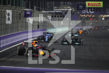 2021-12-05 - 44 HAMILTON Lewis (gbr), Mercedes AMG F1 GP W12 E Performance overtakes 33 VERSTAPPEN Max (nld), Red Bull Racing Honda RB16B, action during the Formula 1 stc Saudi Arabian Grand Prix 2021, 21th round of the 2021 FIA Formula One World Championship from December 3 to 5, 2021 on the Jeddah Corniche Circuit, in Jeddah, Saudi Arabia - FORMULA 1 STC SAUDI ARABIAN GRAND PRIX 2021, 21TH ROUND OF THE 2021 FIA FORMULA ONE WORLD CHAMPIONSHIP - FORMULA 1 - MOTORS