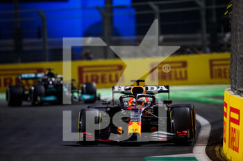 2021-12-05 - 33 VERSTAPPEN Max (nld), Red Bull Racing Honda RB16B, action during the Formula 1 stc Saudi Arabian Grand Prix 2021, 21th round of the 2021 FIA Formula One World Championship from December 3 to 5, 2021 on the Jeddah Corniche Circuit, in Jeddah, Saudi Arabia - FORMULA 1 STC SAUDI ARABIAN GRAND PRIX 2021, 21TH ROUND OF THE 2021 FIA FORMULA ONE WORLD CHAMPIONSHIP - FORMULA 1 - MOTORS