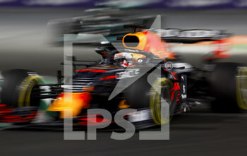 2021-12-05 - VERSTAPPEN Max (ned), Red Bull Racing Honda RB16B, action during the Formula 1 stc Saudi Arabian Grand Prix 2021, 21th round of the 2021 FIA Formula One World Championship from December 3 to 5, 2021 on the Jeddah Corniche Circuit, in Jeddah, Saudi Arabia - FORMULA 1 STC SAUDI ARABIAN GRAND PRIX 2021, 21TH ROUND OF THE 2021 FIA FORMULA ONE WORLD CHAMPIONSHIP - FORMULA 1 - MOTORS