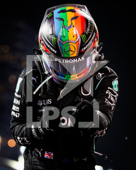 2021-12-05 - HAMILTON Lewis (gbr), Mercedes AMG F1 GP W12 E Performance, portrait celebrating race victory during the Formula 1 stc Saudi Arabian Grand Prix 2021, 21th round of the 2021 FIA Formula One World Championship from December 3 to 5, 2021 on the Jeddah Corniche Circuit, in Jeddah, Saudi Arabia - FORMULA 1 STC SAUDI ARABIAN GRAND PRIX 2021, 21TH ROUND OF THE 2021 FIA FORMULA ONE WORLD CHAMPIONSHIP - FORMULA 1 - MOTORS
