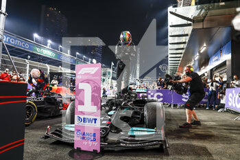 2021-12-05 - HAMILTON Lewis (gbr), Mercedes AMG F1 GP W12 E Performance, portrait celebrating victory during the Formula 1 stc Saudi Arabian Grand Prix 2021, 21th round of the 2021 FIA Formula One World Championship from December 3 to 5, 2021 on the Jeddah Corniche Circuit, in Jeddah, Saudi Arabia - FORMULA 1 STC SAUDI ARABIAN GRAND PRIX 2021, 21TH ROUND OF THE 2021 FIA FORMULA ONE WORLD CHAMPIONSHIP - FORMULA 1 - MOTORS
